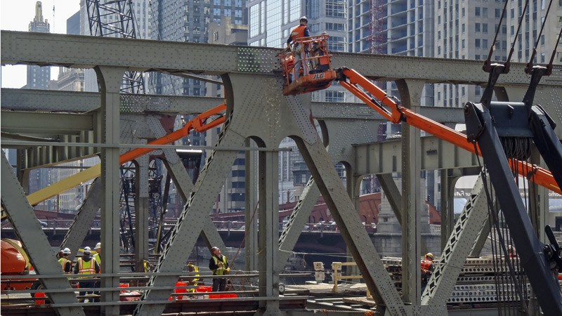 Finishing the truss panel connecting the stub with the new river arm Finishing the truss panel connecting the stub with the new river arm